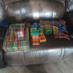 Magnetic mega tiles