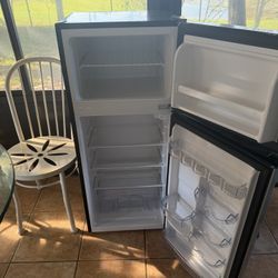 Magic Chef Mini Fridge