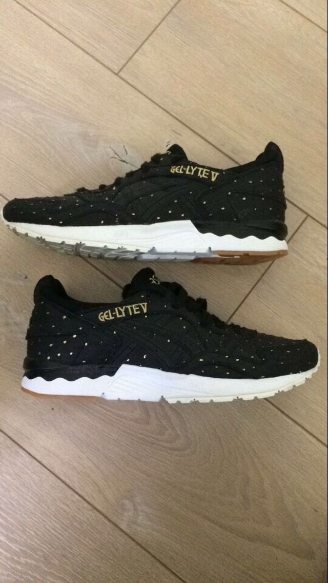 Valentine’s Day Asics Gel-Lyte V size 11 women