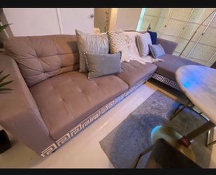 200$ only pick up today !! City furnitures
