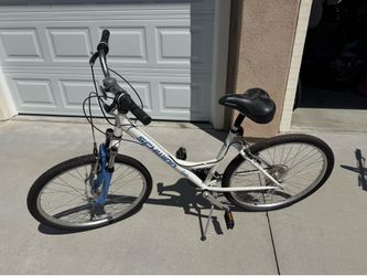 Schwinn Link City Series Bike - Step-Through Comfort Bike