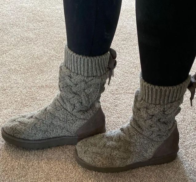 UGG Isla Knit Heathered Gray Boots size 7 like new winter shoes sleepers