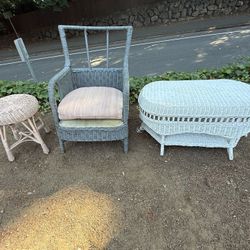 A Lot Of Vintage Wicker Outdoor Furniture All For $15