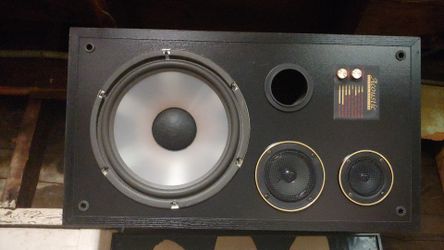 Acoustic studio monitors