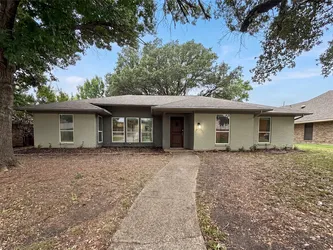 Unit 114 | 3 bd | 2 ba | 1836 sqft 3717 Knob Hill Dr
Plano, TX 75023