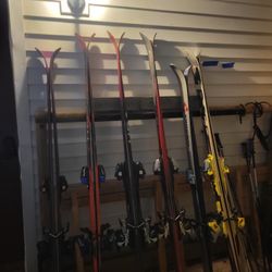 Skis Skis Skis 