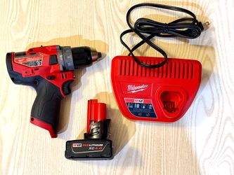 Milwaukee M12 Fuel 1/2” Hammer Dill, XC 4.0 Battery and Charger