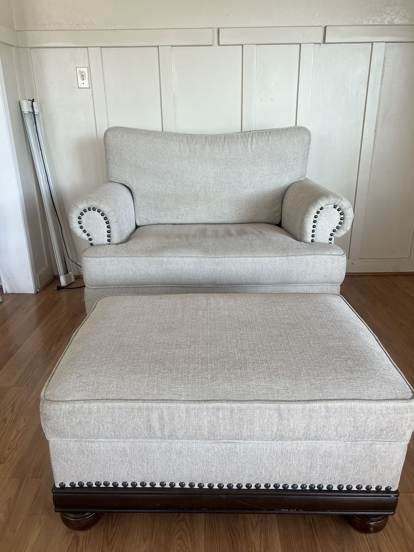 Oversized Chair with Ottoman
