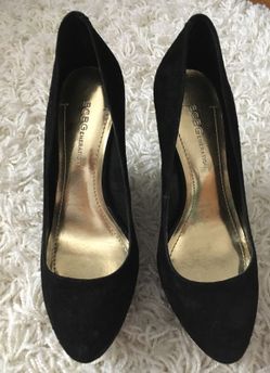 BCBG black pump wedges size 6