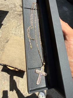 14k chain & 14k cross pendant