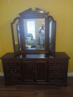 Dresser