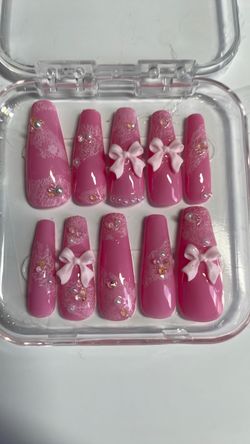 Press on nails