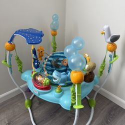 Baby activity center 