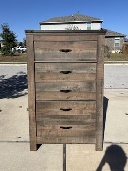 Beautiful Rustic 5-Drawer Dresser