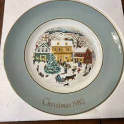 Avon Vintage Christmas Plate 1980