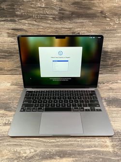 MacBook  Air  M3  13”  16GB  RAM  256 SSD  Like New