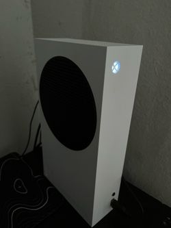 Xbox series s with headset and a G7 controller