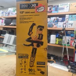 DEWALT 20V MAX* XR Chainsaw Kit, 5-Ah Battery, 12-Inch (DCCS620P1)

