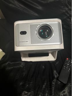 MAGCUBIC bright projector