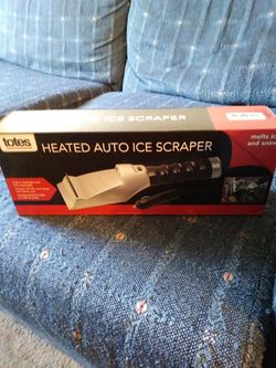 Totes heated auto ice scraper