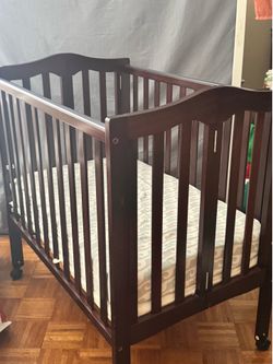 Baby crib with matttess included
