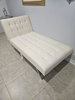 Chaise Lounger