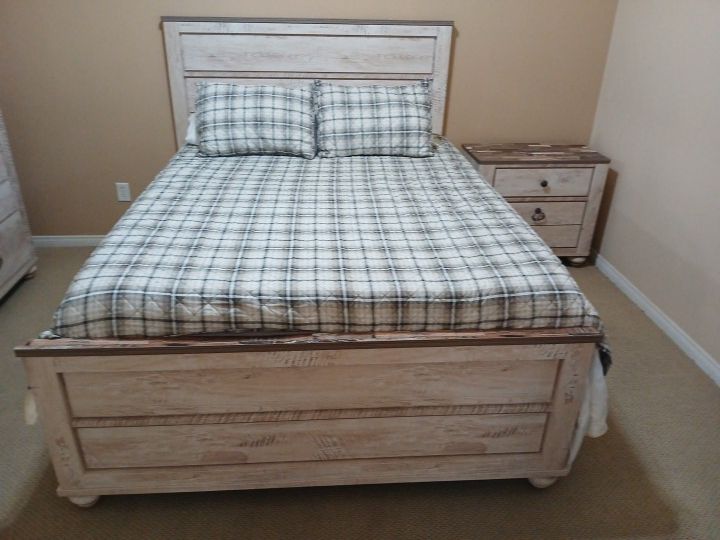 Queen Size Complete Bedroom Set.