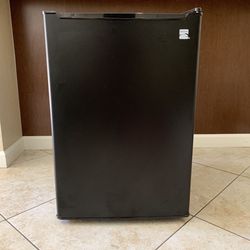 Kenmore 2.5 cu-ft Refrigerator 