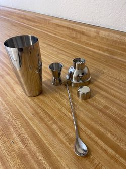 Alcohol shaker set