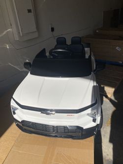 24V 2 Seater Ride on Car Toy - Licensed Chevrolet Ride On Truck Car, Electric Car Toy w/Parent Remote Control, 4-Wheeler Suspension, 3 Speeds, Led Lig