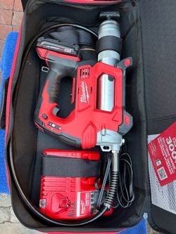 M18 ™ CORDLESS GREASE GUN PISTOLET GRAISSEUR SANS FIL M18 ™ PISTOLA DE GRASA INALÁMBRICA M18™