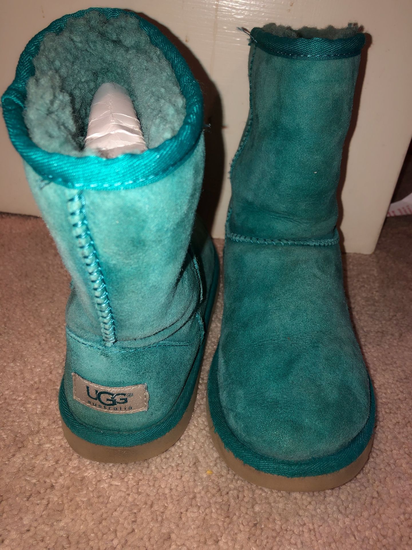 Auqua green Uggs size 4!! 🧚🏽‍♂️💚🧪