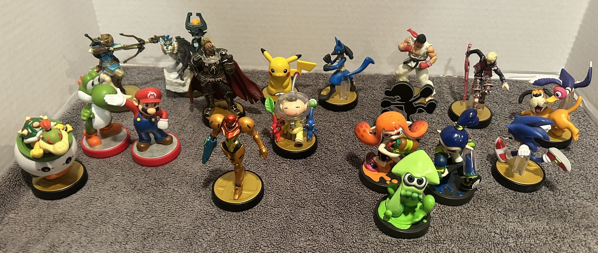 Old Nintendo Amiibo Figures