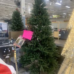 7.5 Ft Pre Lit Christmas Tree