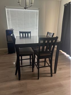 Dining room table