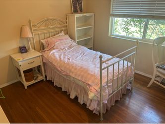 Bedroom Furniture Set