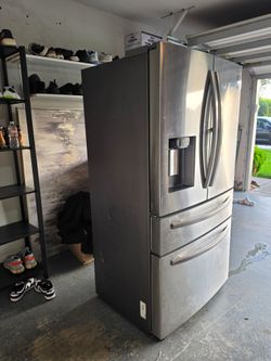 SAMSUNG REFRIGERATOR