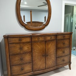 Lacks Dresser With Mirror 