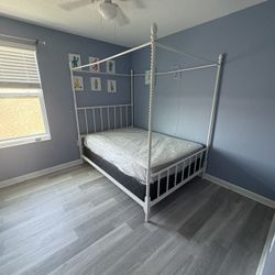 FULL SIZE CANOPY BED FOR SALE