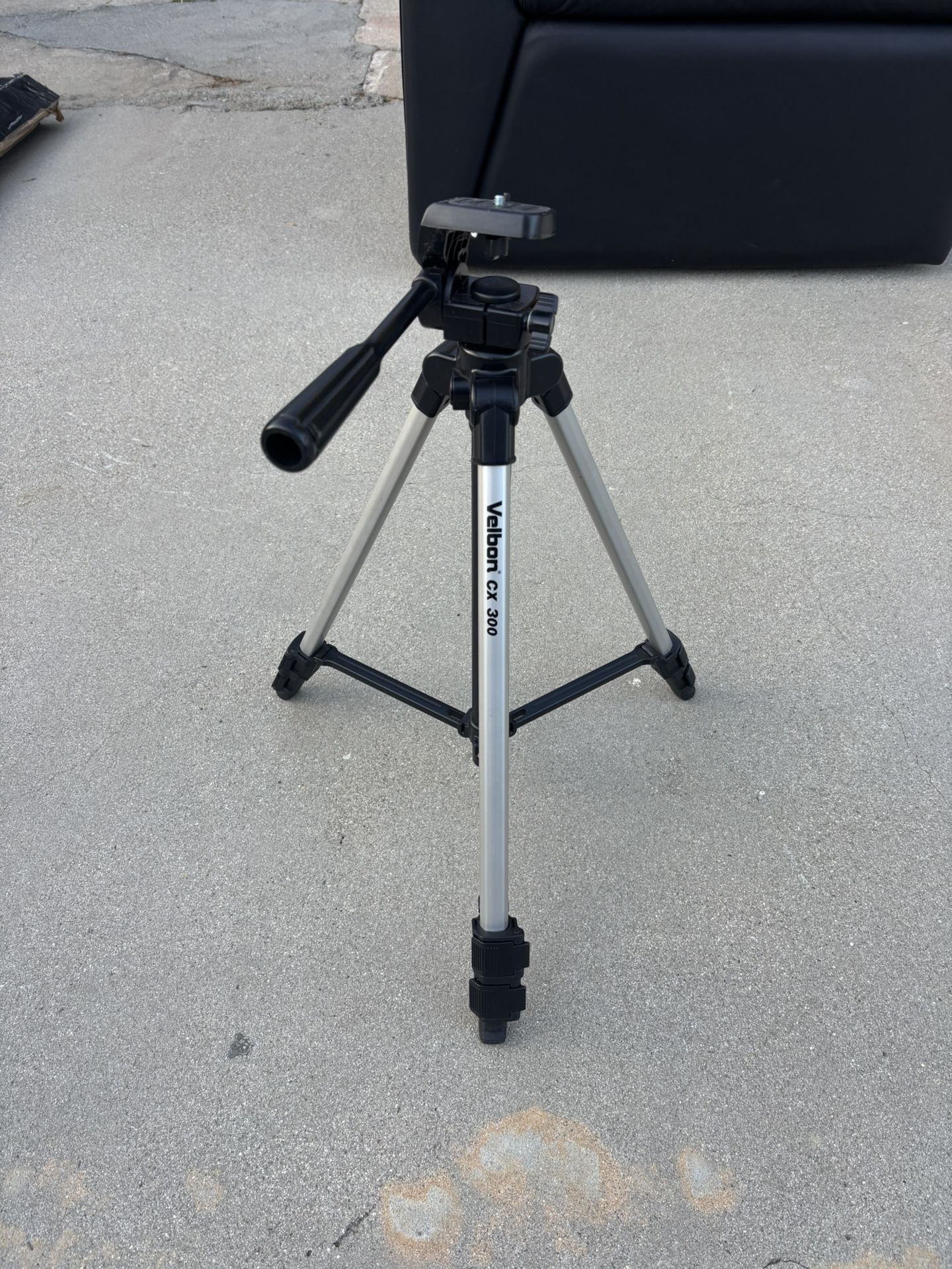 📸 Velbon CX 300 Tripod – Lightweight & Adjustable