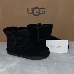 KOOLA UGGS SIZE 4