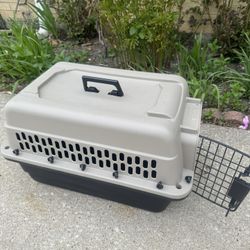 Pet carrier 