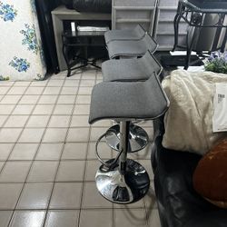 Swivel Bar Stools In Great Condition 