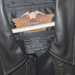 Harley Davidson Leather Jacket (men’s size medium) 150$