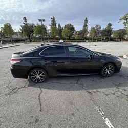 2019 Toyota Camry Hybrid Clean title