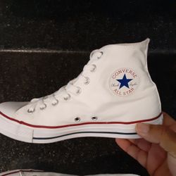 Converse Mens 8 Like new 