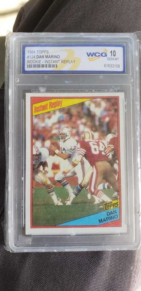 Dan Marino 1984 Topps Instant replay rookie card #124 WCG (contact info removed)8. $45.