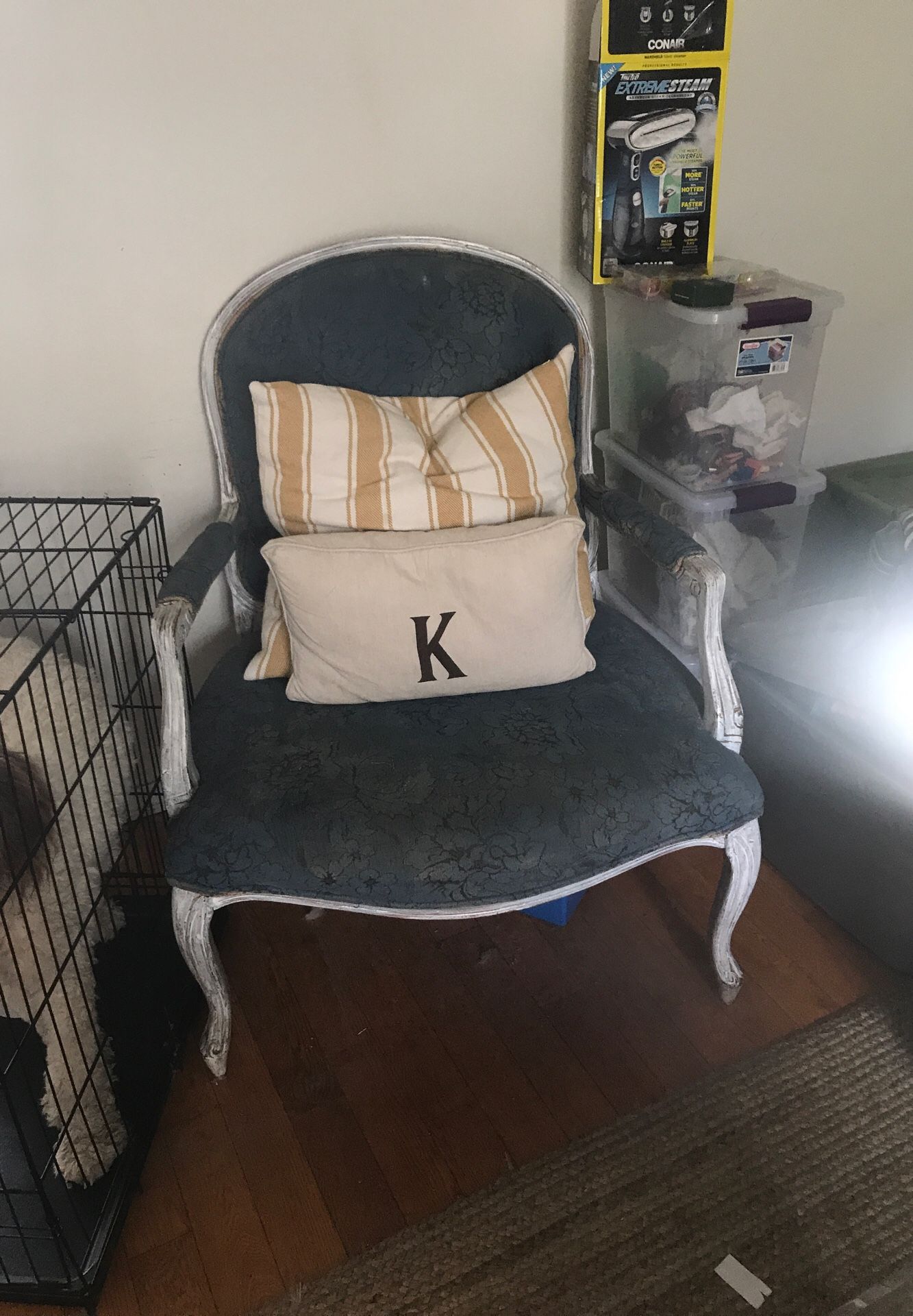 Beautiful big wood chairs with French legs very wide can fit two people very comfortable originally $500 each I have two