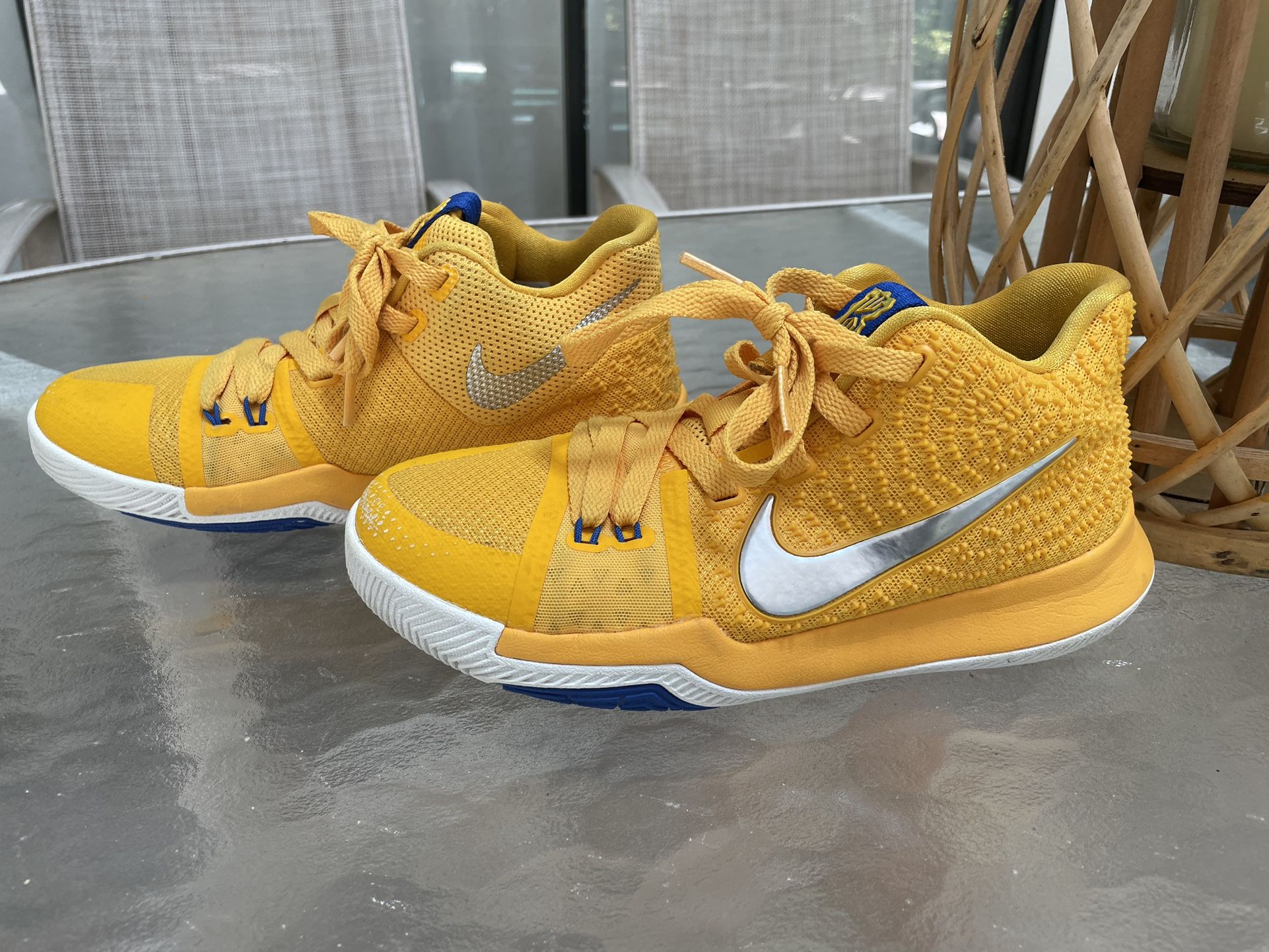 Nike kyrie Mac N Cheese Basketball shoes