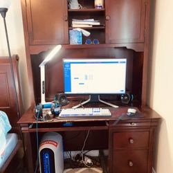 Moving Sale/Desk sales of very good quality！It's just a sales desk.！2 Pieces!  The top and bottom can be separated.  